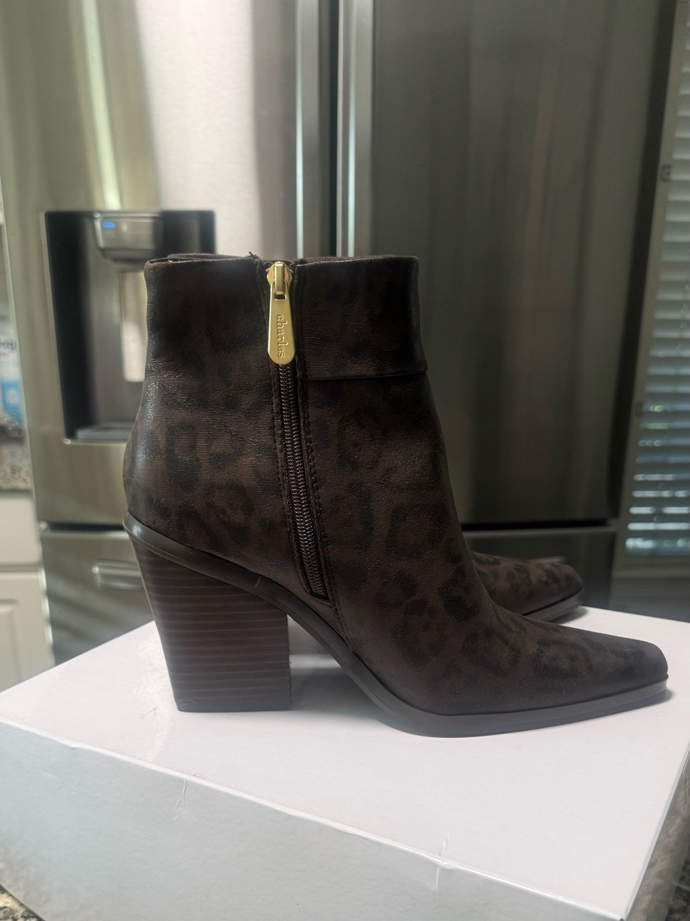 New Charles David Dark Brown Leopard-Print Pointed Toe Ankle Booties